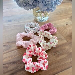 Cute hair Scrunchies x 5